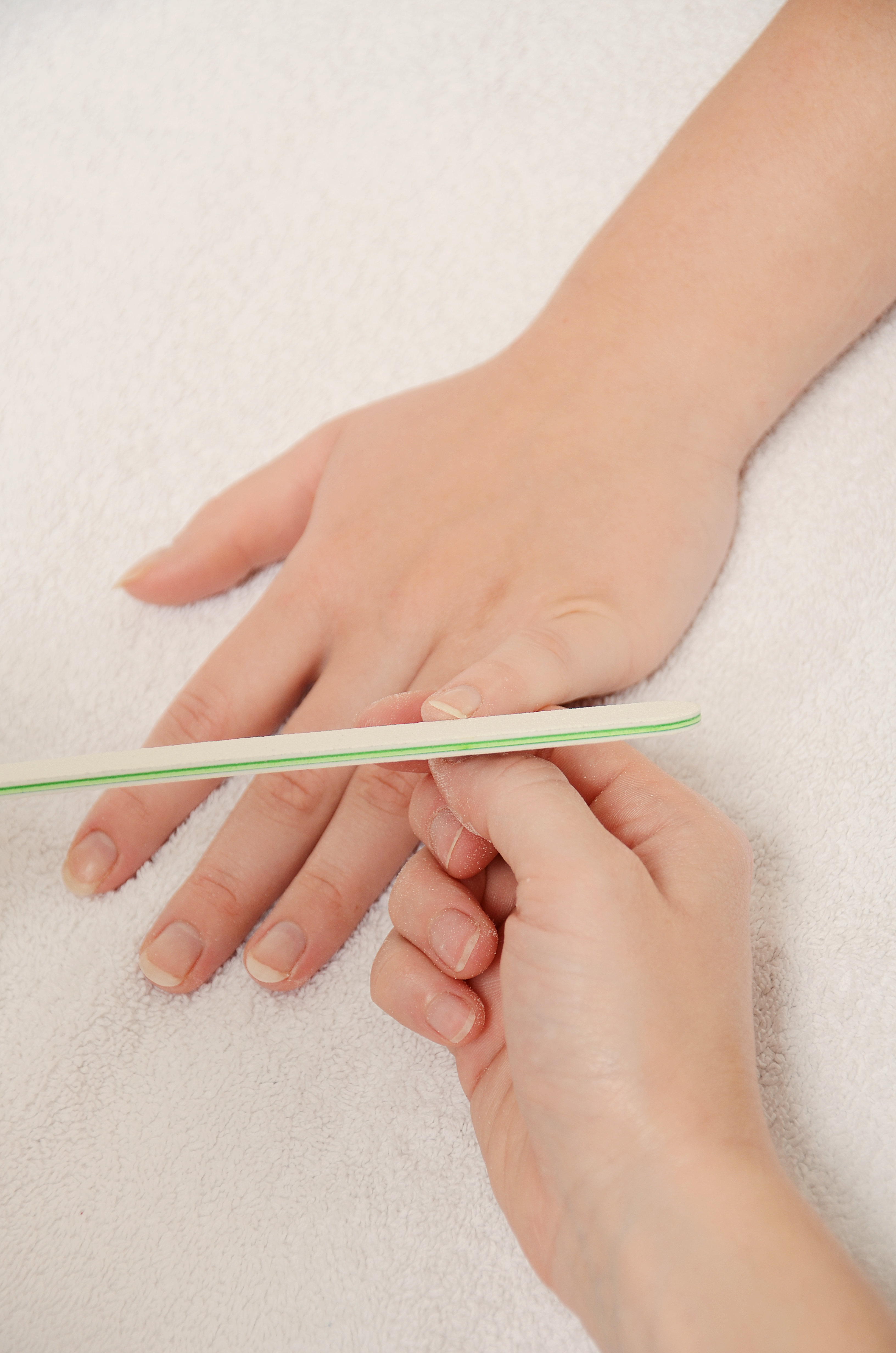 Soin des ongles et pose de vernis semi-permanent