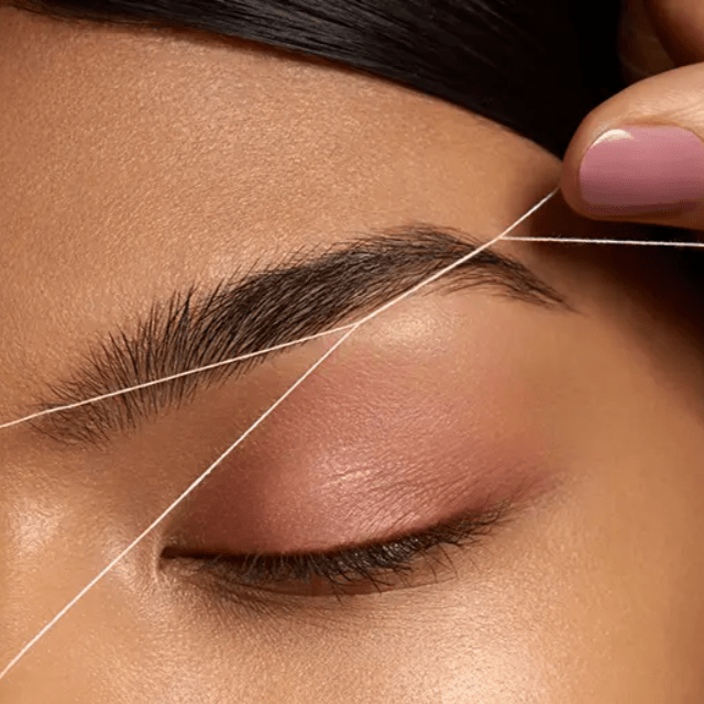 Épilation au fil (sourcil et visage)